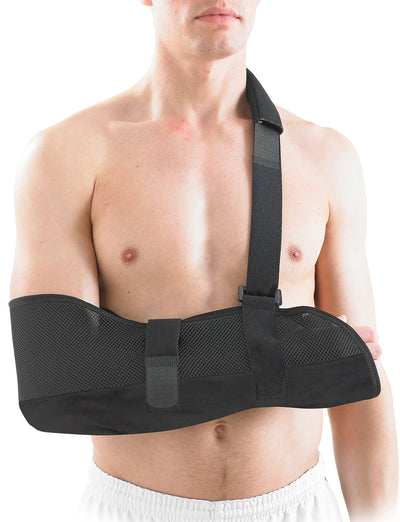 Man wearing the Neo G Easy-Fit Arm Sling